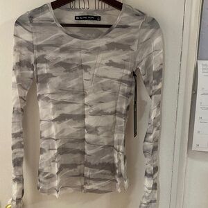 Blanc Noir - Grey abstract mesh top long sleeve NWT Sz Small